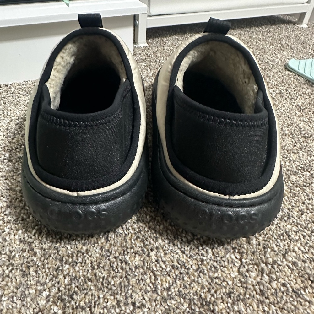 CROCS Kids Slippers in Black and Cream - Picture 3 of 4